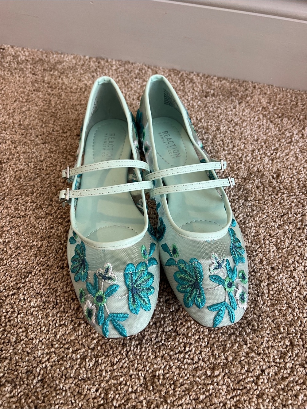 Reaction Kenneth Cole Mint Green Floral Embroidered Double-Strap Flats